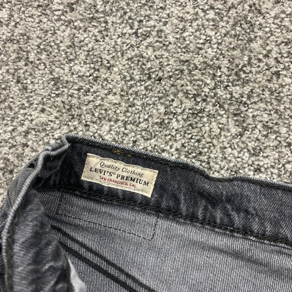 Levis Shorts Womens 31 denim jeans black button fly distressed frayed Cheeky's 2